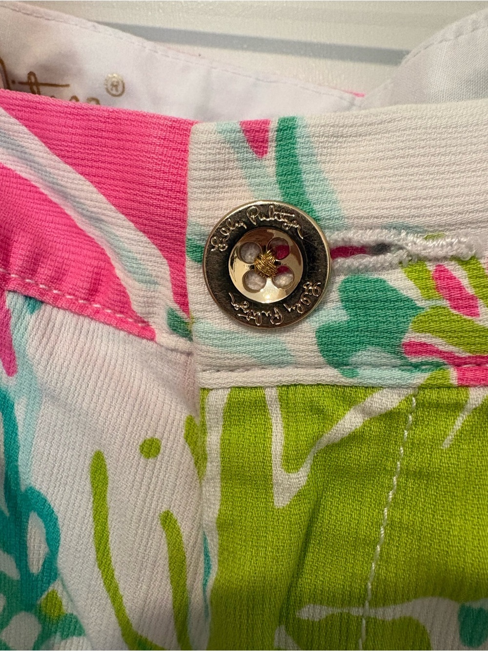 Lilly Pulitzer Floral Scallop Hem Buttercup Shorts. Coastal Preppy Colorful 4 - Picture 8 of 14